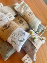 Load image into Gallery viewer, chamomile sachet / natural scent baggie
