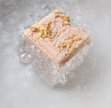 Load image into Gallery viewer, flora bath cubes
